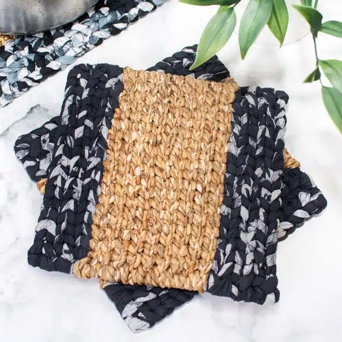 Trivet-Water Hyacinth: Black